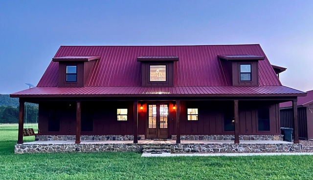 Massive cabin on the Little Red River in Heber Springs - 6 bedrooms.