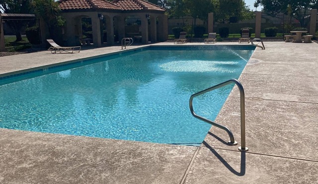 Mesa- Gateway in a Quiet Neighborhood close to many attractions & golf courses