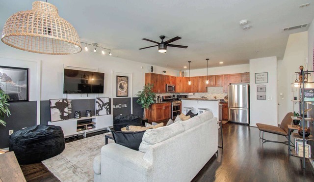 Midtown Urban Retreat | 2story 1BD/1.5BA Apartment