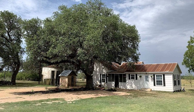 Mighty Oaks Retreat, Valdina Farms, D'Hanis, TX