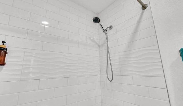 Modern 2BD/2BA Flat Gym & Pool | Heart of Downtown