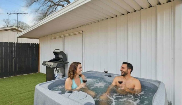 Modern 2BR 3rd Unit with Hot Tub