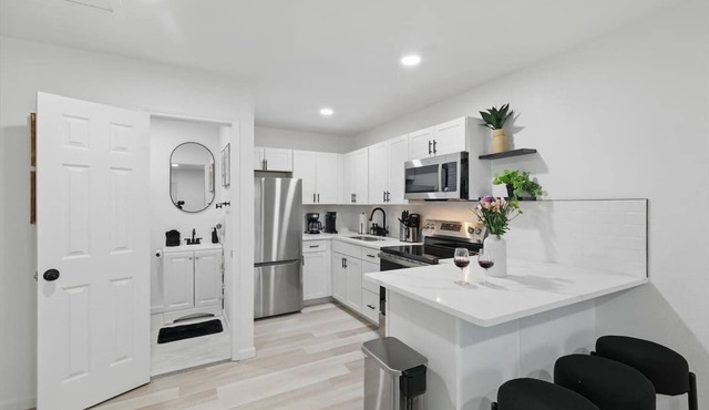 Modern 2BR Unit 3 With Hot Tub