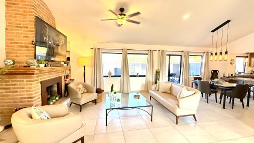 Modern Ajijic 1 Bdrm Home-Walk To Everything -Gym-Pickleball Court-Golf Cart