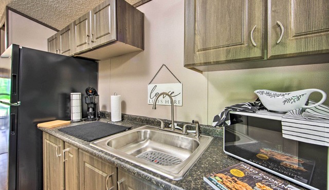 Modern Alba Tiny Home Near Lake Fork Boating!
