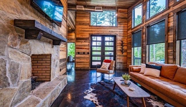 Modern and Luxurious Couples Cabin Retreat w/ Hot Tub and Fire Pit