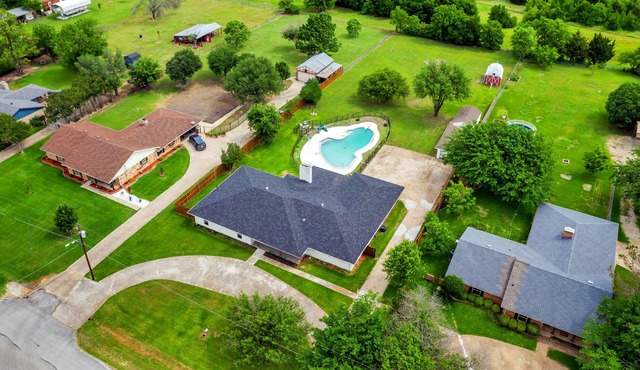 Modern and Spacious Farmhouse with TONS of room and POOL!