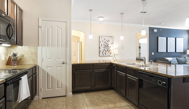 Modern Apartment in Prime Location (ID9484X05)