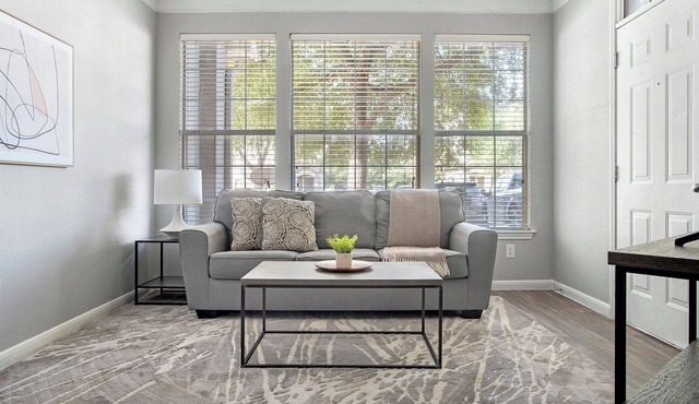 Modern Apartment in Prime Location (ID6101X53)
