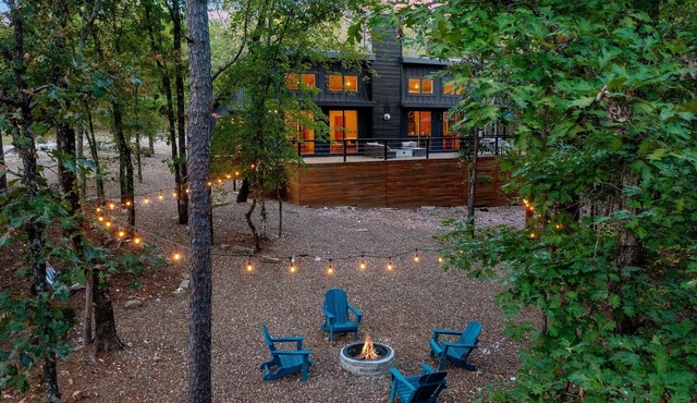 Modern Broken Bow Cabin w/Hot Tub, Deck Views & Pet Friendly Stay