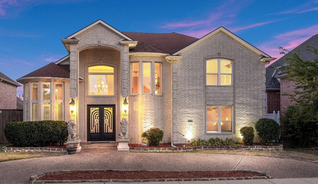 Modern Castle w/Pool + Spa + 3 Gamerooms!