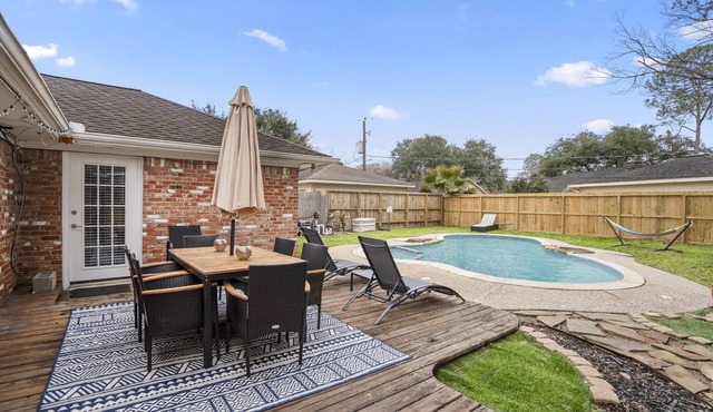 Modern Home with Private Pool, Minutes to NRG & Med Center
