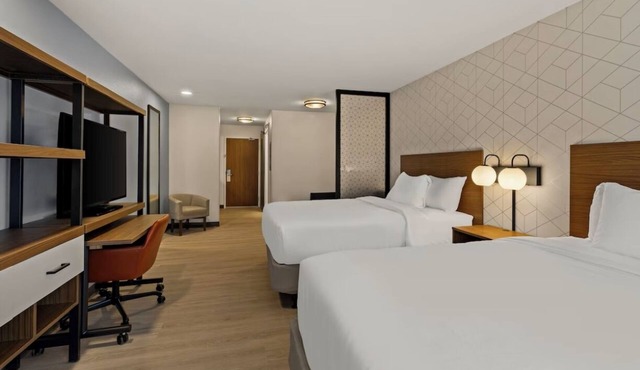 Modern Pet-Friendly Suite w/Kitchen & Dedicated Workspace