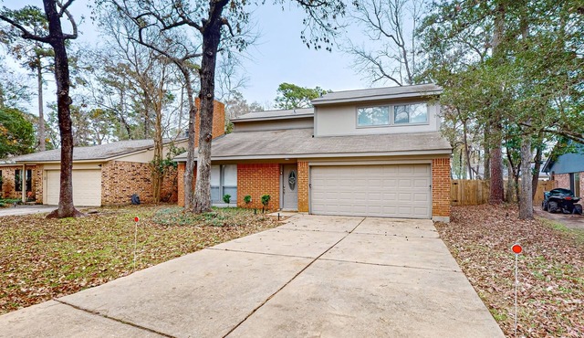 Modern retreat in a quiet neighborhood, close to shopping, & fenced in yard