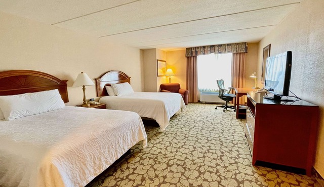 Modern Stay with Free Breakfast and Outdoor Pool Close to Houston Hotspots