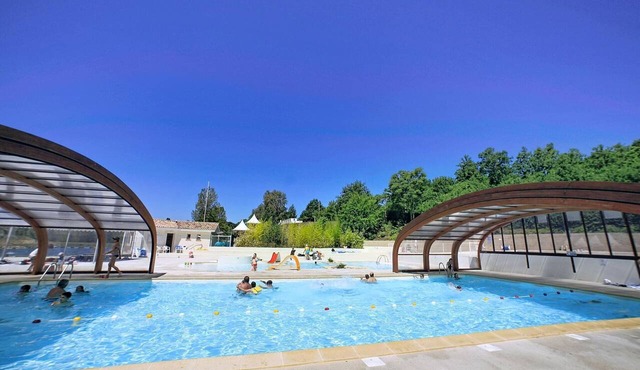 Monclar Escape with Tennis & Shared Pool in Monclar-de-Quercy