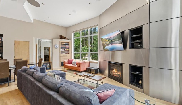 Moonstone Modern by Great Western Lodging
