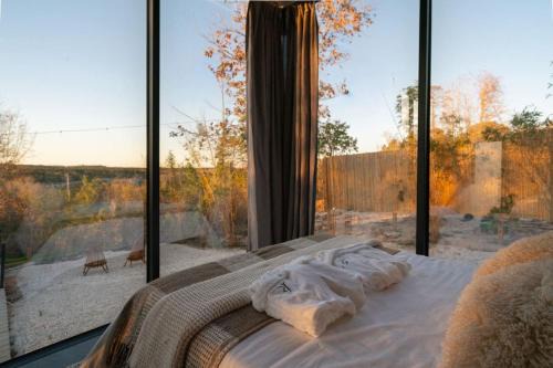 Moss - Zen Mirror Cabin, Pool, Sunset Views, Firepit
