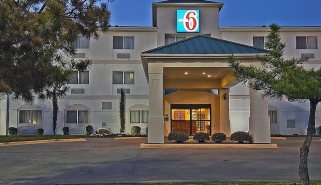 Motel 6 Dallas, TX - North - Richardson