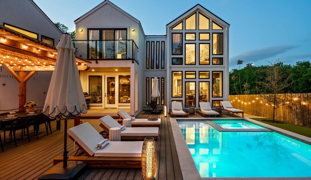 Mount Vernon Villa · Sleeps 14, Pool, Gym & More