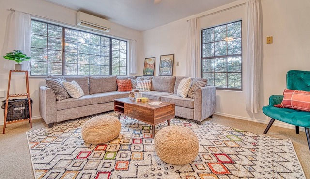 Mountain Views & Modern Amenities