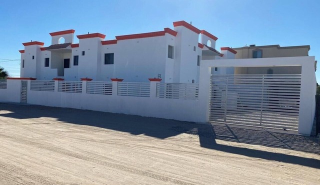 Near beach Private estate w/4 seperate master suites - Rent 5 get 2 nights free