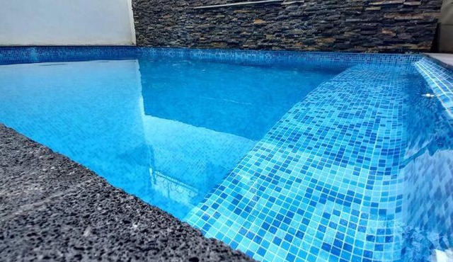 New 4 Bedroom House Sleeps 16 Pool, BBQ and more!