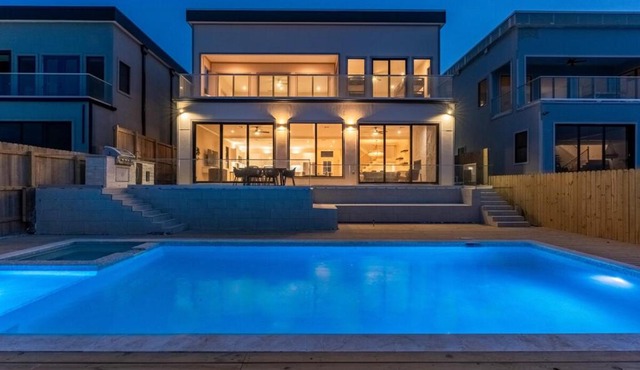 NEW Luxury Waterfront Home, With Pool, Sleeps 20