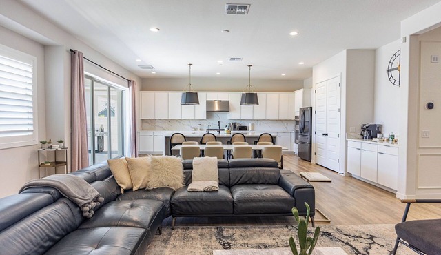 New Modern Luxury 8-bed mins to AAG, Fwy, Clubhouse. Ideal Sports or Ext Stay