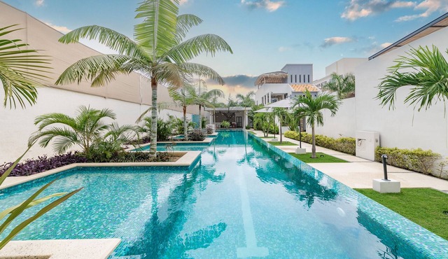 (NEW) Modern Villa in Fantastic Central Location