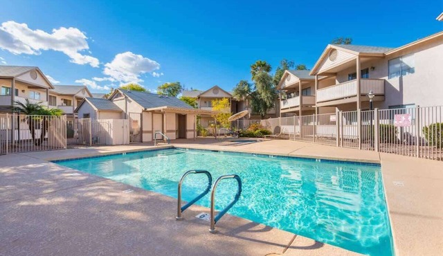 *NEW* Remodeled Tempe Pool View Condo Walk to Mill