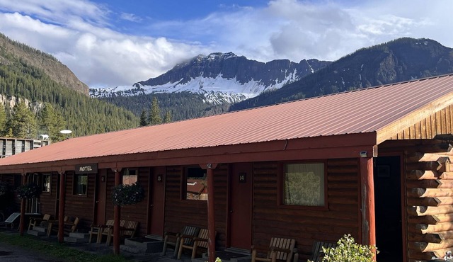 Newly Remodeled Motel Room with 1 Queen Bed, Bathroom with shower. Mini Fridge, Coffee Maker. Situated close to the General Store in Silver Gate, MT