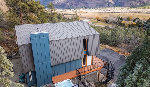 Newly Remodeled Mountain Cabin w/Epic Views, A/C, Optional Hot tub, 2 Kitchens