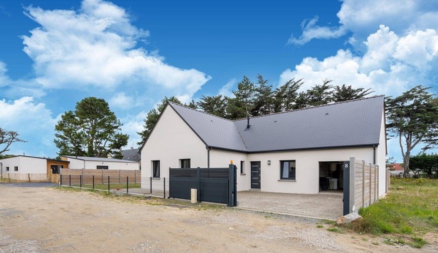 Normandy Beach Retreat in Saint-Germain-sur-Ay