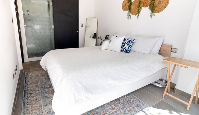 NUEVO Apartamento Completo con Patio - Cayala