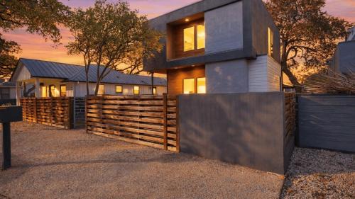 Oak Haus by AvantStay