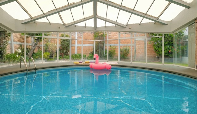 Oasis Pool House: 4-BR Next to Roma Sur Mx City