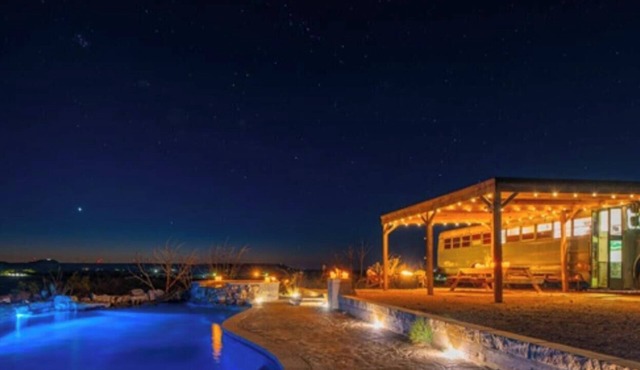Oasis Pool- Schoolie | Heated Pool and Hot Tub!