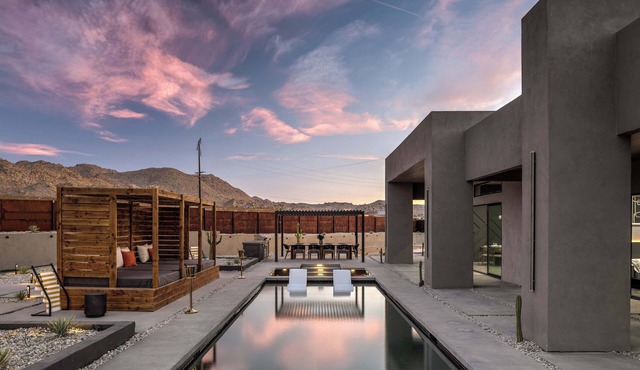 Obsidian House | Pool, Pickleball, Sauna & More
