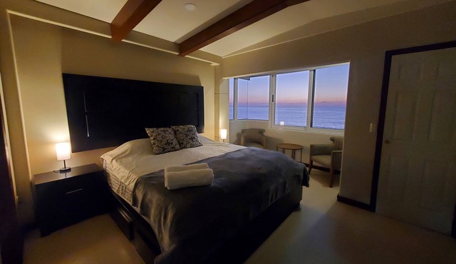 Ocean view apartment with rooftop