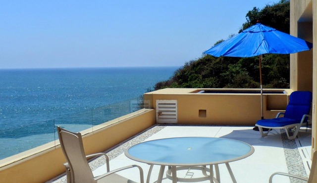 Oceanfront apartment. Great service. Beautiful private terrace with pool