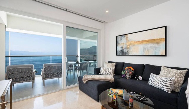 Oceanfront Condo – 13th Floor | 8 Heated Pools | Rooftop Gym | 500 Mbps WiFi