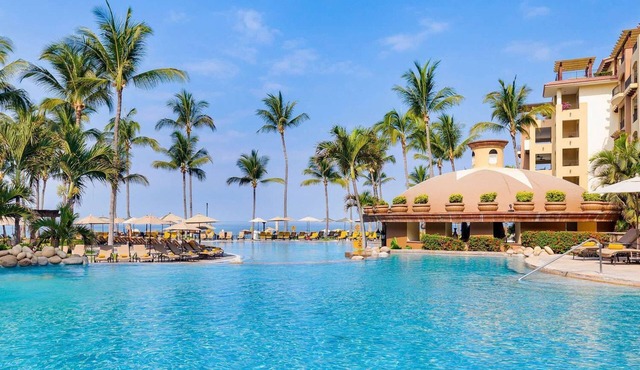 Oceanfront Presidential PH 3BR Villa La Estancia