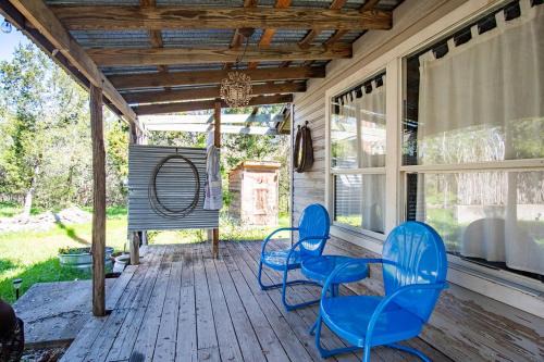 Outpost Vibes: Outhouse, Outdoor Shower & Pool