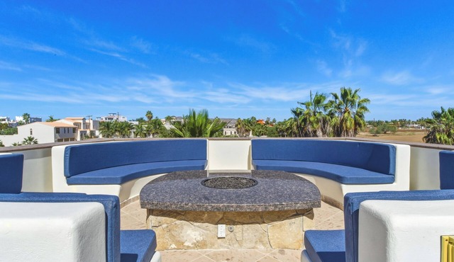 Palm Oasis · Pickleball · Pool · Beach · 24/7 Private Concierge