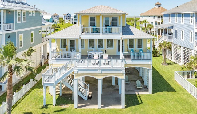 Panoramic Gulf View Home w/Elevator, 3 Decks + Community POOL, Hot Tubs & More