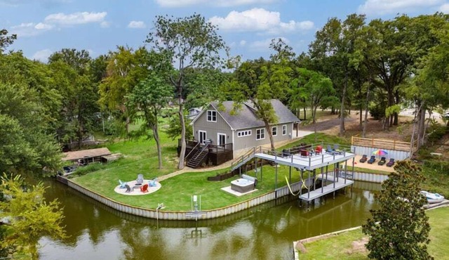 Paradise Point Lakefront Getaway, Beach, Hot Tub