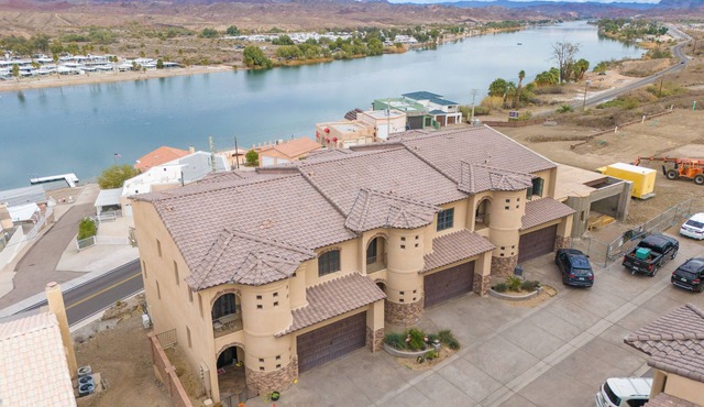 Parker Strip River View Villa - 3480 sqft 3 bedroom, 4 bath, Game room, bar.