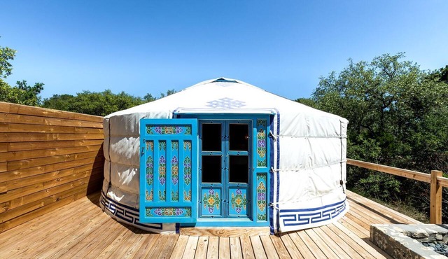 Peaceful Couples Yurt with Hot Tub in Dripping Springs, Texas