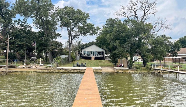 Peaceful Eagle Mountain Lakefront Property! Private & Secluded with Swimming, Fishing & Boat Tie-up!